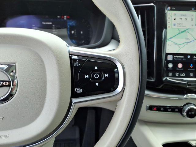 2024 Volvo XC60 B5 Core Dark Theme