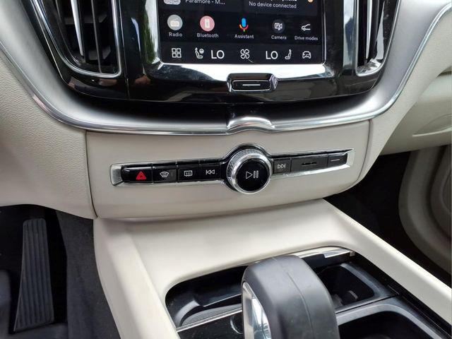 2024 Volvo XC60 B5 Core Dark Theme