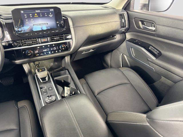 2025 Nissan Pathfinder SL 4WD