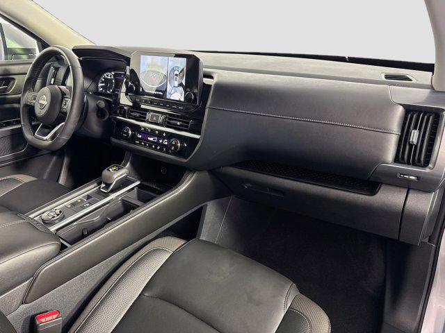 2025 Nissan Pathfinder SL 4WD
