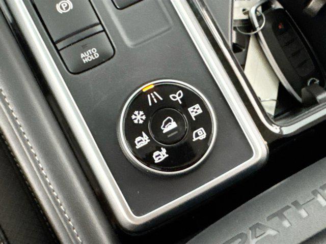 2025 Nissan Pathfinder SL 4WD