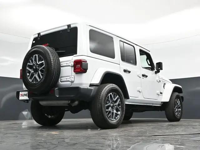 2025 Jeep Wrangler 4-Door Sahara 4x4