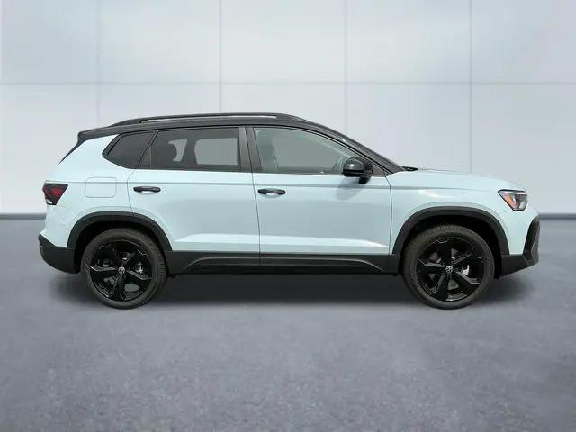 2026 Volkswagen Taos SE Black