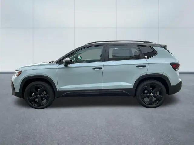 2026 Volkswagen Taos SE Black