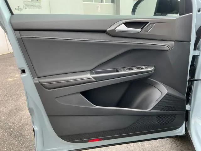 2026 Volkswagen Taos SE Black