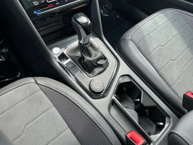 2026 Volkswagen Taos SE Black