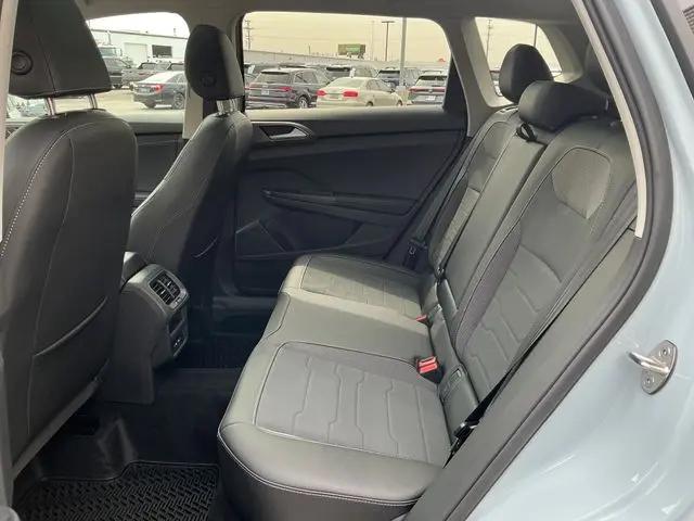 2026 Volkswagen Taos SE Black