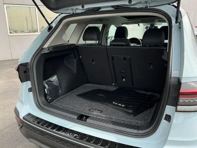 2026 Volkswagen Taos SE Black