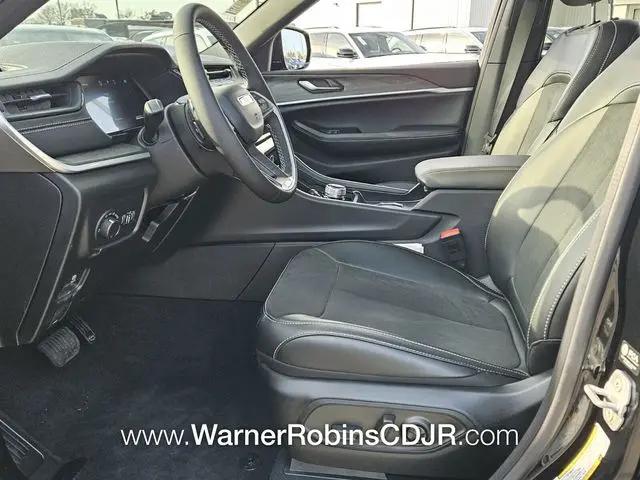 2026 Jeep Grand Cherokee Altitude 4x2