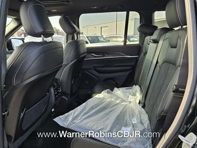 2026 Jeep Grand Cherokee Altitude 4x2