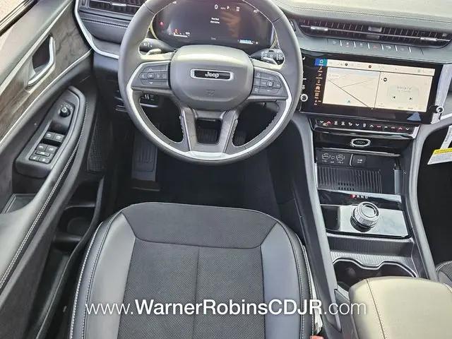 2026 Jeep Grand Cherokee Altitude 4x2