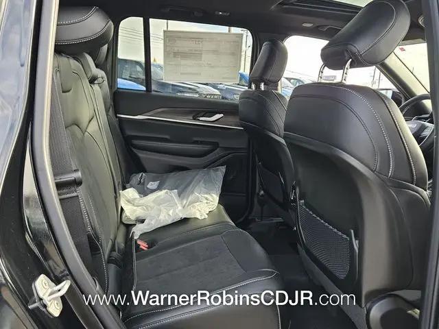 2026 Jeep Grand Cherokee Altitude 4x2