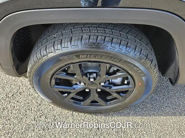 2026 Jeep Grand Cherokee Altitude 4x2