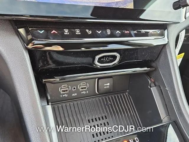 2026 Jeep Grand Cherokee Altitude 4x2