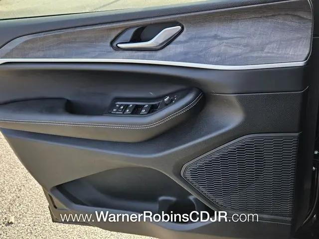 2026 Jeep Grand Cherokee Altitude 4x2