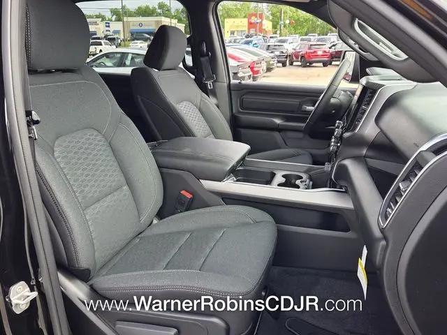 2026 Ram 1500 Express Crew Cab 4x4 5'7" Box