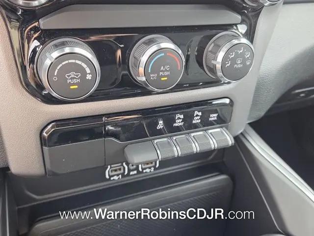 2026 Ram 1500 Express Crew Cab 4x4 5'7" Box