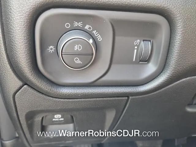 2026 Ram 1500 Express Crew Cab 4x4 5'7" Box