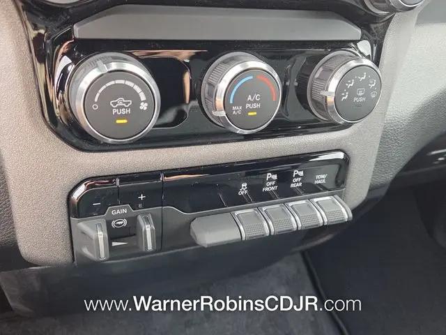 2026 Ram 1500 Express Crew Cab 4x2 5'7" Box
