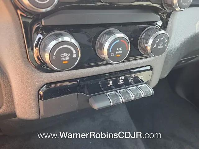 2026 Ram 1500 Warlock Crew Cab 4x4 5'7" Box
