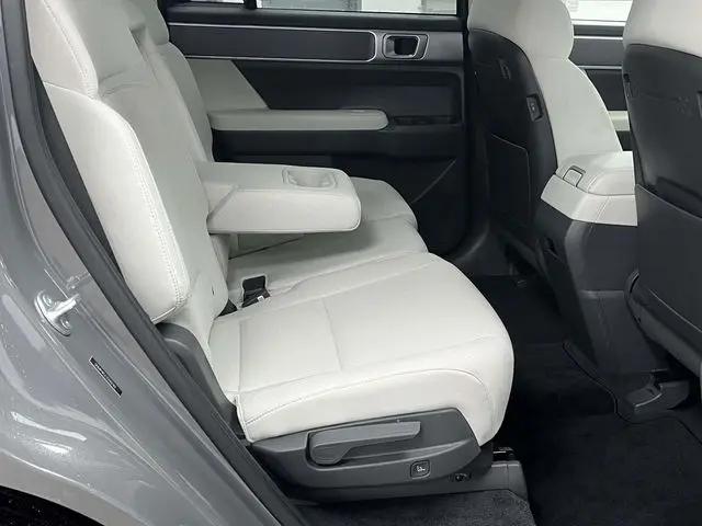 2025 Hyundai Santa Fe SE