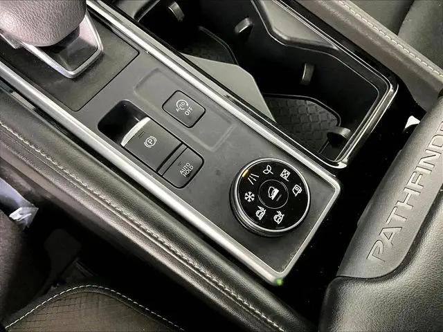 2024 Nissan Pathfinder SL 4WD