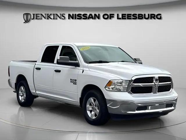 2023 Ram 1500 Classic SLT Crew Cab 4x2 5'7" Box