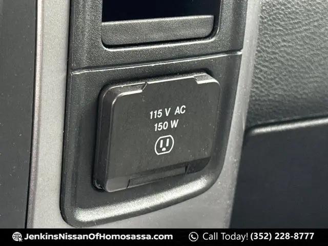 2023 Ram 1500 Classic SLT Crew Cab 4x2 5'7" Box
