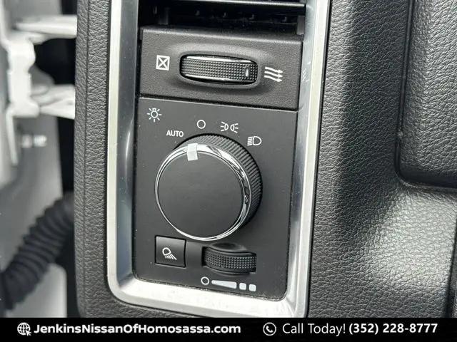 2023 Ram 1500 Classic SLT Crew Cab 4x2 5'7" Box