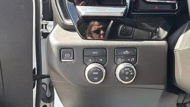 2023 GMC Sierra 1500 4WD Crew Cab Short Box Elevation with 3SB