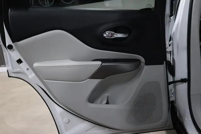 2019 Jeep Cherokee Limited FWD