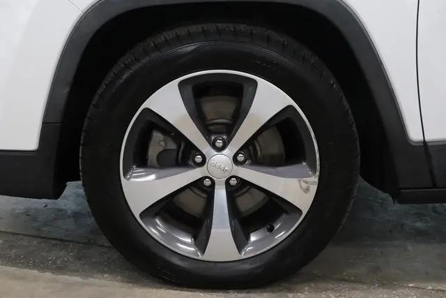 2019 Jeep Cherokee Limited FWD