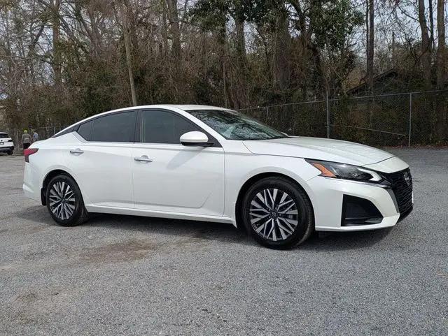 2024 Nissan Altima SV FWD