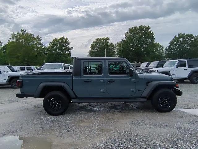2026 Jeep Gladiator Sport