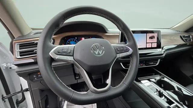 2026 Volkswagen Atlas SE with Technology