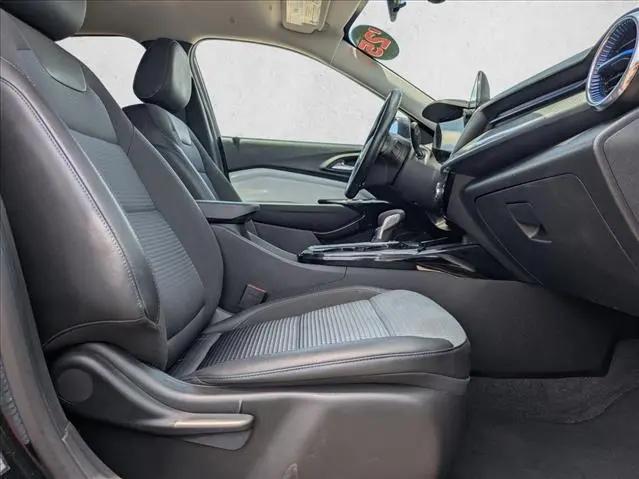 2025 Chevrolet Trax FWD LT