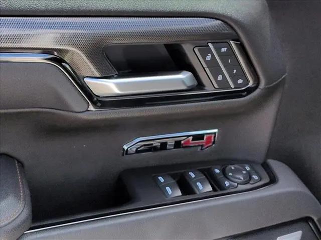 2025 GMC Sierra 1500 4WD Crew Cab Short Box AT4