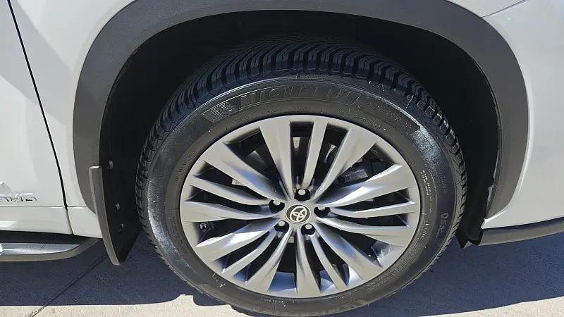 2021 Toyota Highlander Hybrid Platinum