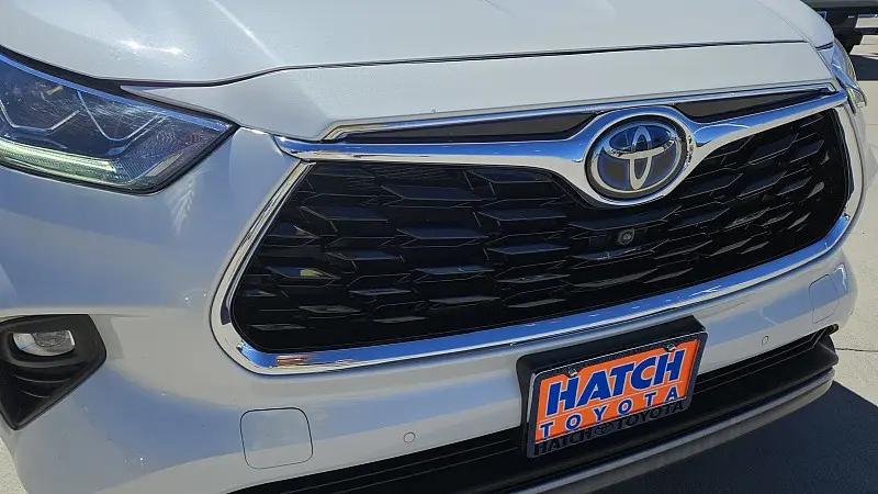 2021 Toyota Highlander Hybrid Platinum