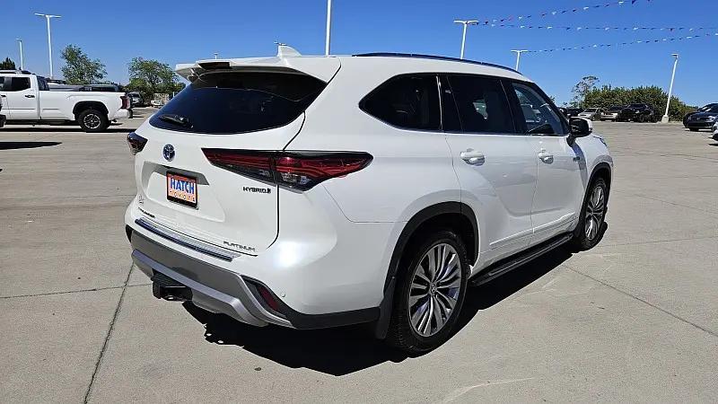 2021 Toyota Highlander Hybrid Platinum