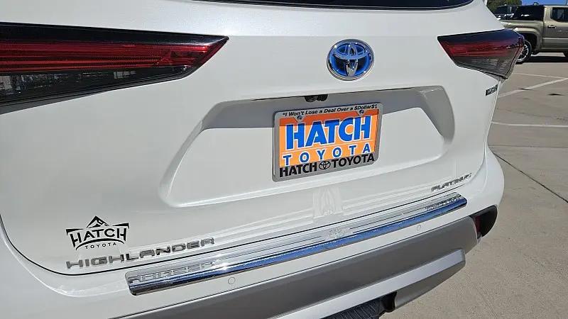 2021 Toyota Highlander Hybrid Platinum