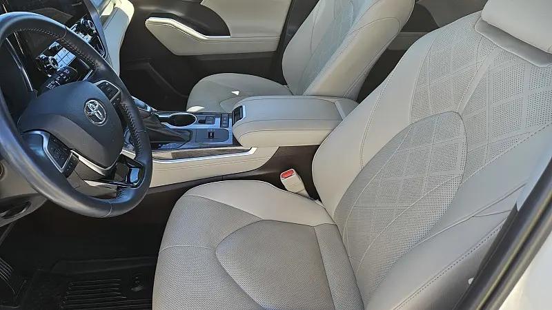 2021 Toyota Highlander Hybrid Platinum