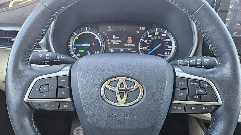 2021 Toyota Highlander Hybrid Platinum