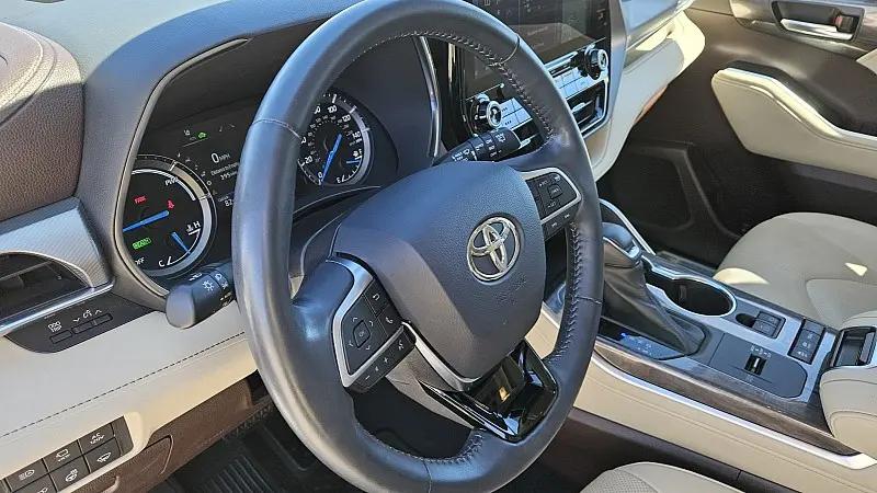 2021 Toyota Highlander Hybrid Platinum