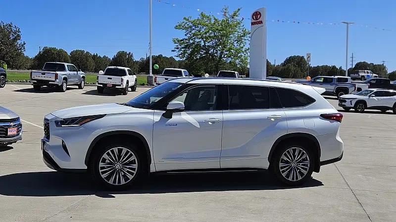 2021 Toyota Highlander Hybrid Platinum