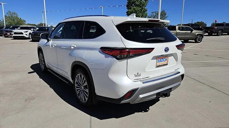2021 Toyota Highlander Hybrid Platinum