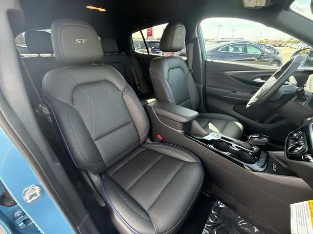 2025 Buick NV Sport Touring FWD