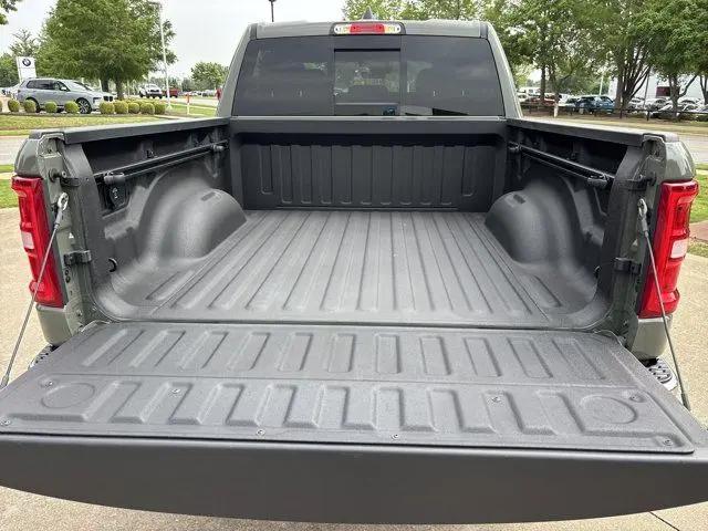 2026 Ram 1500 Tradesman Crew Cab 4x4 5'7" Box
