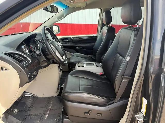 2016 Chrysler Town & Country Touring