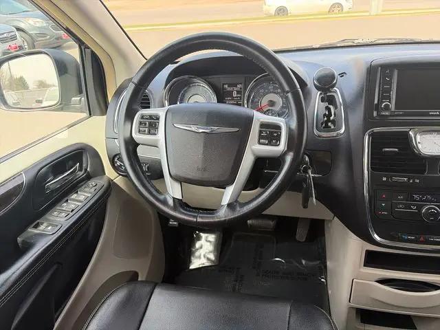 2016 Chrysler Town & Country Touring